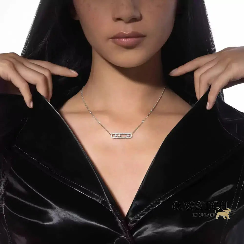 COLLIER MOVE PAVE1