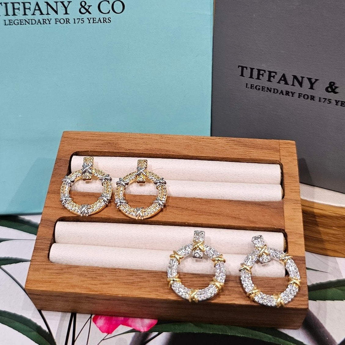BOUCLES D’OREILLES Tiffany & Co Sixteen Stone P