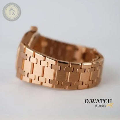 Audemars Piguet Royal Oak Selfwinding cadran bleu sertie de diamants.