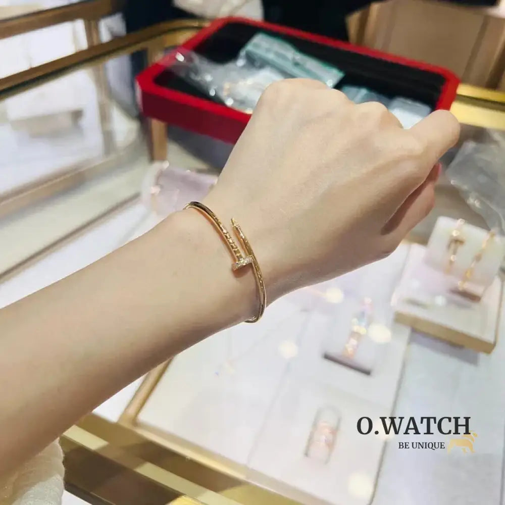 Ensemble de la collection « Juste un Clou » – bracelet et bague en diamants style classique Bracelet Cartier