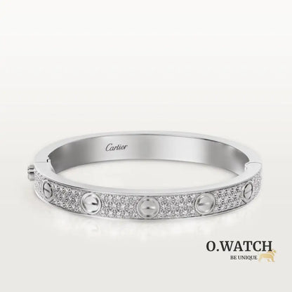 Ensemble deux pièces de la collection LOVE : un bracelet pavé classique et une bague pavée. Bracelet Cartier