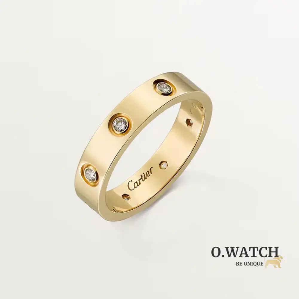 Ensemble deux pièces de la collection LOVE – un bracelet serti de 4 diamants et une bague sertie de 8 diamants Bracelet