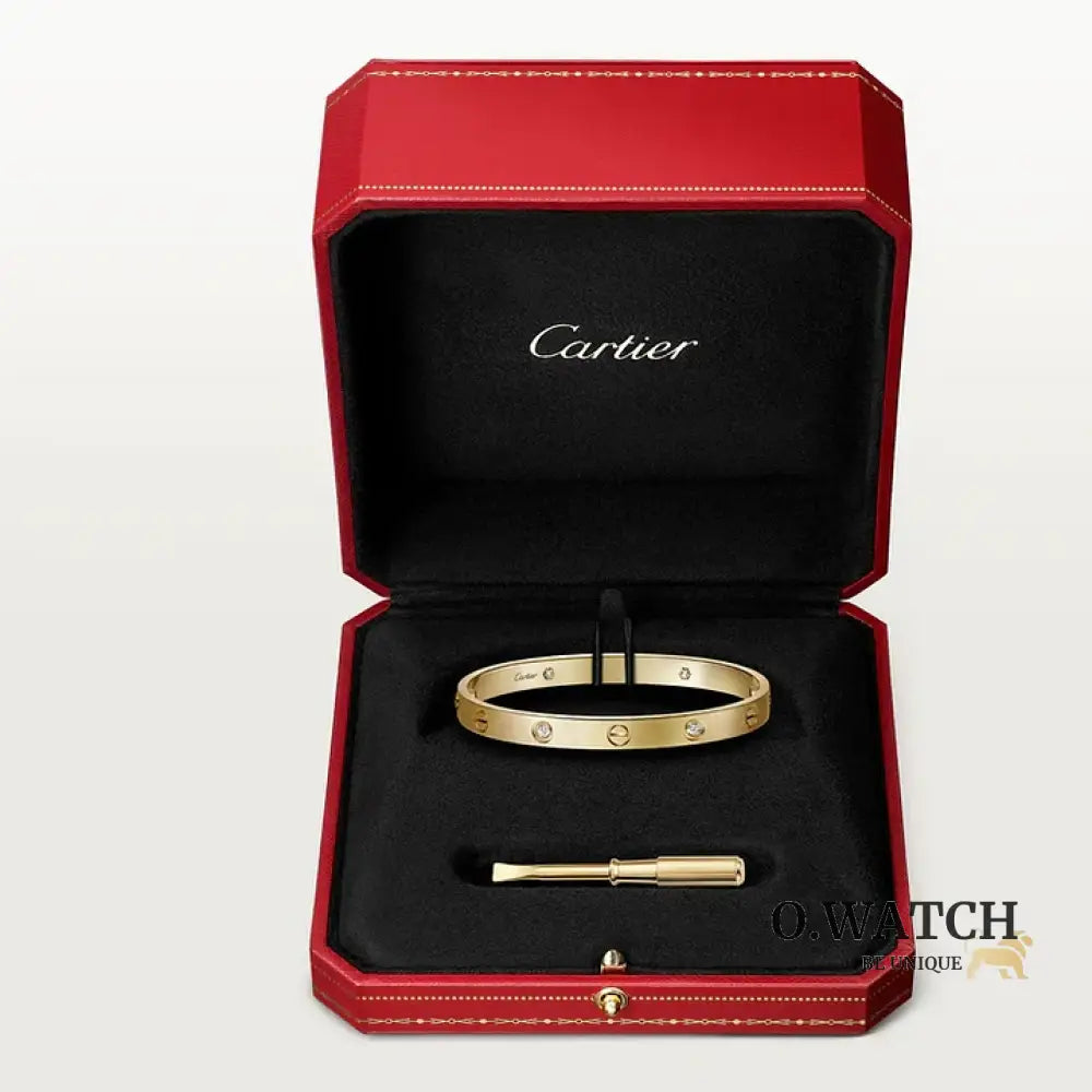 Ensemble deux pièces de la collection LOVE – un bracelet serti de 4 diamants et une bague sertie de 8 diamants Bracelet