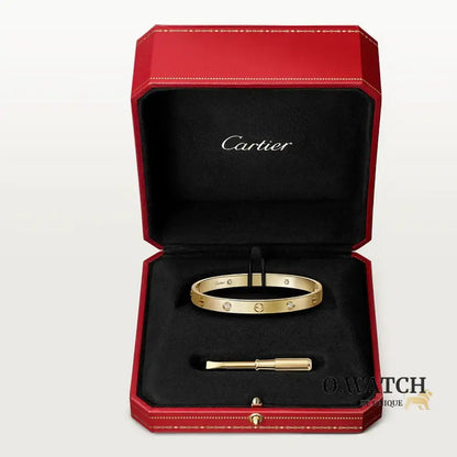 Ensemble deux pièces de la collection LOVE – un bracelet serti de 4 diamants et une bague sertie de 8 diamants Bracelet