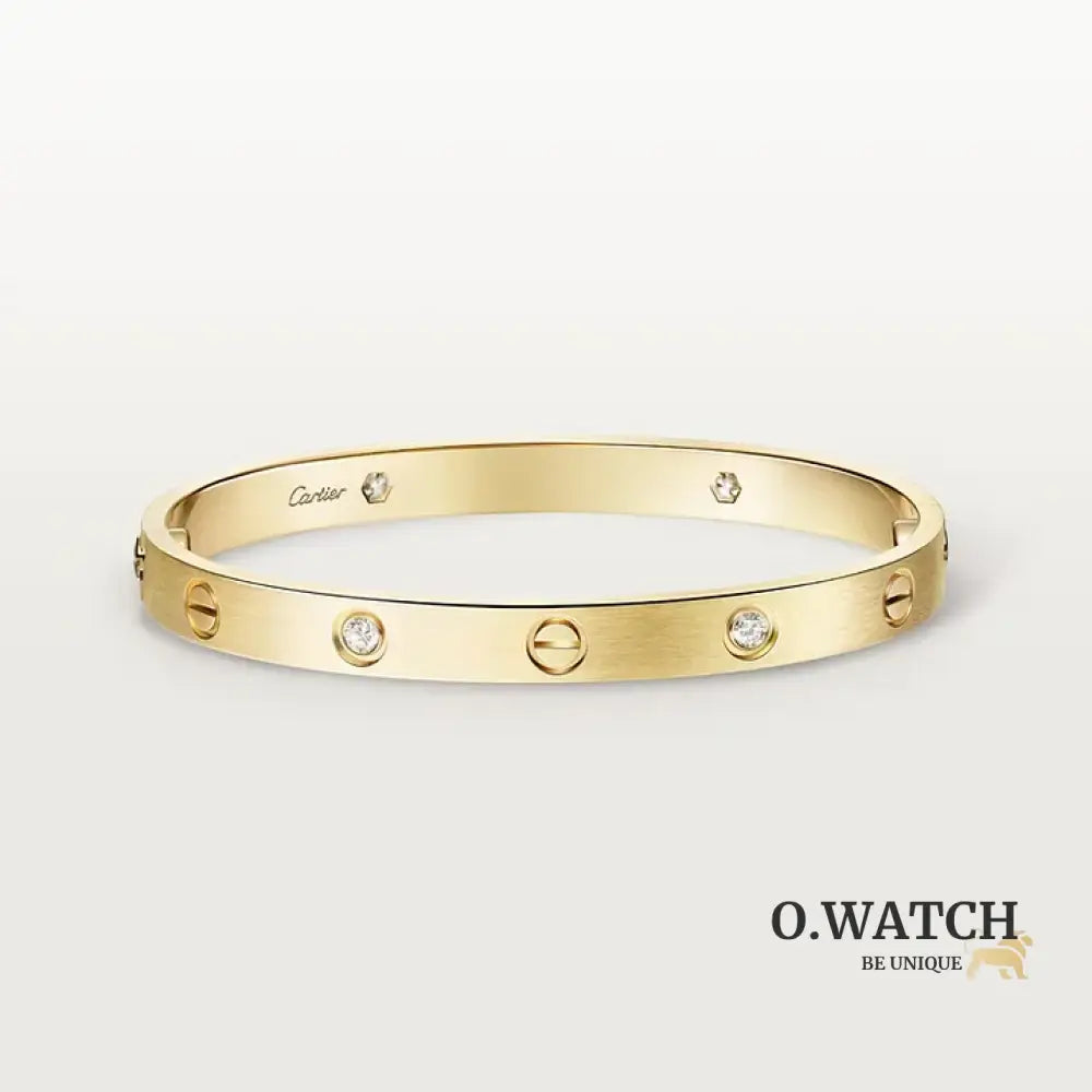Ensemble deux pièces de la collection LOVE – un bracelet serti de 4 diamants et une bague sertie de 8 diamants Bracelet