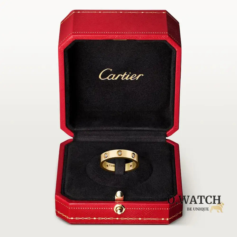 Ensemble deux pièces de la collection LOVE – un bracelet serti de 4 diamants et une bague sertie de 8 diamants Bracelet